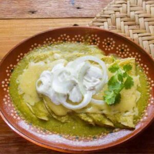 Plato-de-enchiladas-verdes